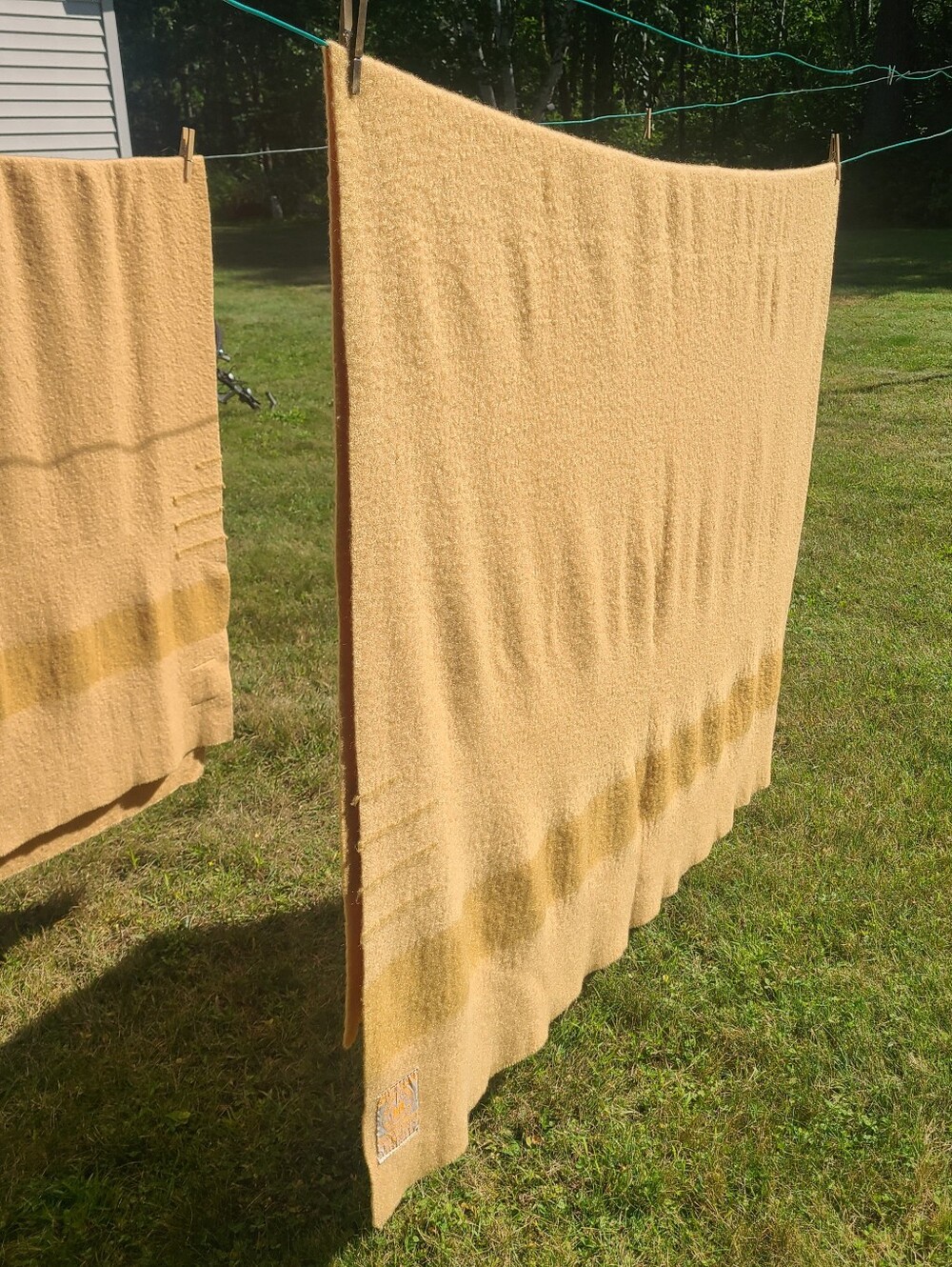 PAIR of HUDSON BAY WOOL BLANKETS - Picture 3 of 7